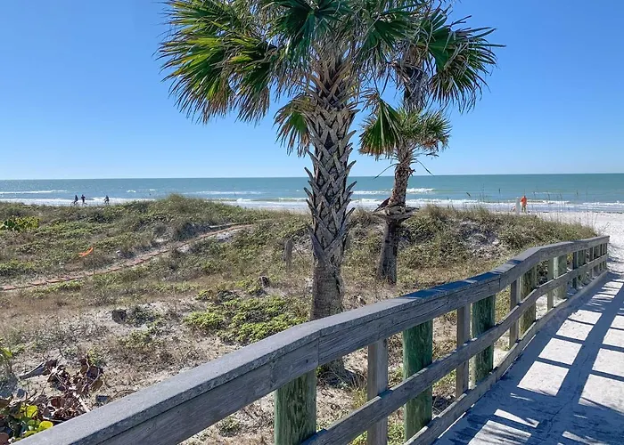 Ferienhaus Large Balcony & Water Views: Indian Shores Condo!