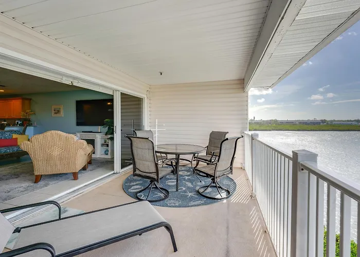 Large Balcony & Water Views: Indian Shores Condo! Ferienhaus