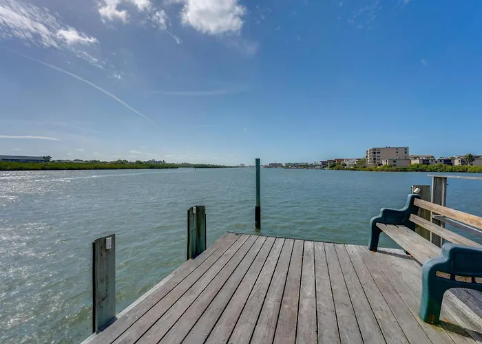 Ferienhaus Large Balcony & Water Views: Indian Shores Condo! *