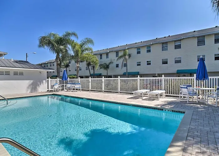 Ferienhaus Large Balcony & Water Views: Indian Shores Condo! Clearwater Beach